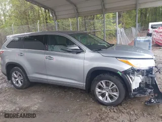 2016 Toyota Highlander LE with VIN 5TDBKRFH5GS235747, listed as a IAAI auction lot 42006974 with 85,213 mi miles. Bid and sale history available at carsss.com. Image 13.