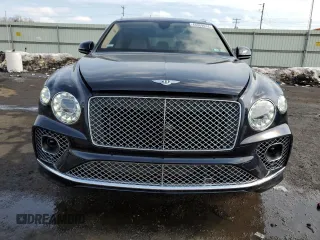 2022 Bentley Bentayga V8 z VIN SJAAM2ZV5NC016981, wystawiony jako Copart lot #43359514 z przebiegiem 8814 mil mil oraz . Historia ofert i sprzedaży dostępna na DreamBid. Obrazek 5.
