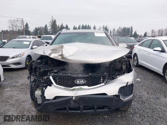2013 Kia Sorento LX with VIN 5XYKT4A25DG379178, listed as a IAAI auction lot 41080352 with 112,927 mi miles. Bid and sale history available at carsss.com. Image 6.