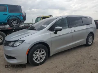 2022 Chrysler Voyager LX z VIN 2C4RC1CG3NR213311, wystawiony jako Copart lot #55769225 z przebiegiem 49 749 mil mil oraz Tytuł czysty. Historia ofert i sprzedaży dostępna na DreamBid. Obrazek 1.