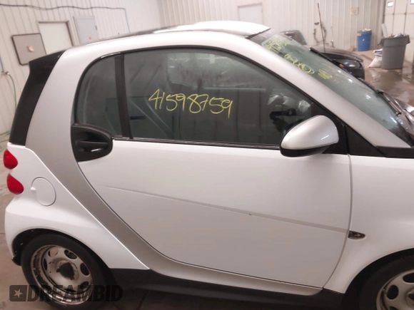 2015 Smart fortwo Passion z VIN WMEEJ3BA2FK790569, wystawiony jako IAAI lot #41598759 z przebiegiem 78 307 mil mil oraz . Historia ofert i sprzedaży dostępna na DreamBid. Obrazek 13.
