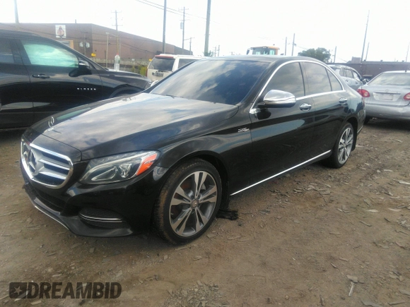 2015 Mercedes-Benz C-Class C 300 Luxury with VIN 55SWF4KB3FU087335, listed as a IAAI auction lot 40093209 with 72,690 mi miles. Bid and sale history available at carsss.com. Image 2.