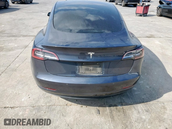 2021 Tesla Model 3 Standard Range Plus z VIN 5YJ3E1EA6MF082796, wystawiony jako Copart lot #53110955 z przebiegiem 92 009 mil mil oraz Szkoda całkowita • Salvage title. Historia ofert i sprzedaży dostępna na DreamBid. Obrazek 6.