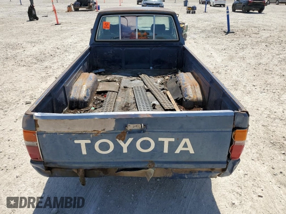 1986 Toyota Pickup с VIN JT4RN70D2G0018661, выставлен на аукционе Copart как лот 52309025 с пробегом 621 023 миль миль и Списание • Salvage title. История ставок и продаж доступна на DreamBid. Изображение 6.