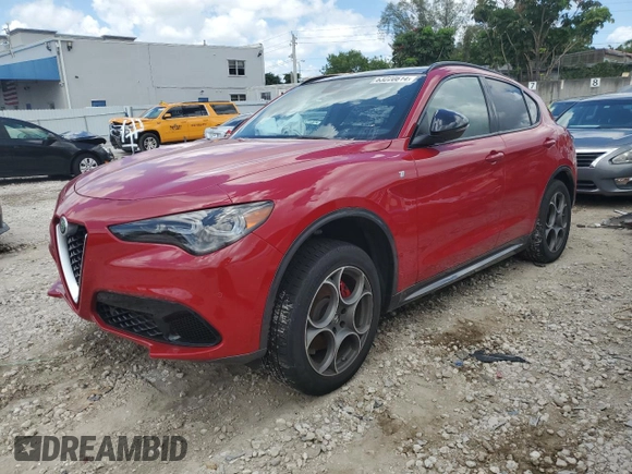 2024 Alfa Romeo Stelvio Ti z VIN ZASPAKBN7R7D70650, wystawiony jako Copart lot #63220614 z przebiegiem 8 078 mil mil oraz Nie do naprawy • Non repairable. Historia ofert i sprzedaży dostępna na DreamBid. Obrazek 1.