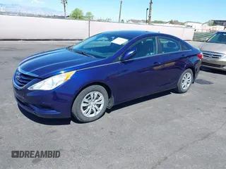2013 Hyundai Sonata GLS z VIN 5NPEB4AC7DH566018, wystawiony jako IAAI lot #42249681 z przebiegiem 100 998 mil mil oraz . Historia ofert i sprzedaży dostępna na DreamBid. Obrazek 2.