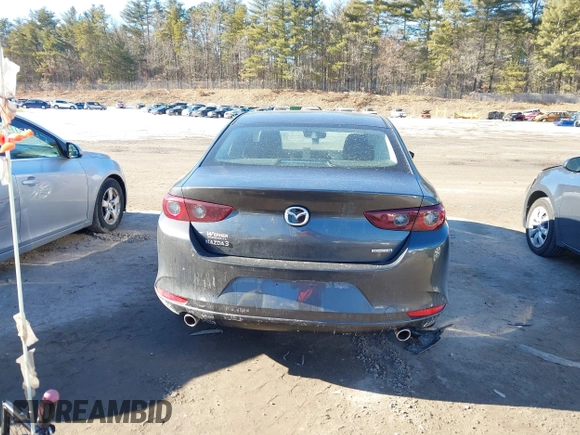 2022 Mazda 3 Carbon Edition z VIN 3MZBPACL4NM309701, wystawiony jako IAAI lot #41419875 z przebiegiem 23 819 mil mil oraz . Historia ofert i sprzedaży dostępna na DreamBid. Obrazek 16.