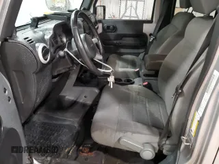 2008 Jeep Wrangler Unlimited Sahara z VIN 1J4GA59168L551767, wystawiony jako Copart lot #49809985 z przebiegiem 151 176 mil mil oraz Nie do naprawy • Non repairable. Historia ofert i sprzedaży dostępna na DreamBid. Obrazek 7.