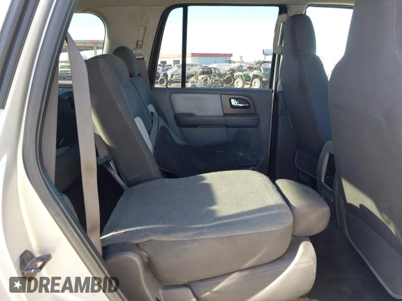2006 Ford Expedition Special Service with VIN 1FMPU15596LA24054, listed as a IAAI auction lot 41392864 with 187,927 mi miles. Bid and sale history available at carsss.com. Image 8.