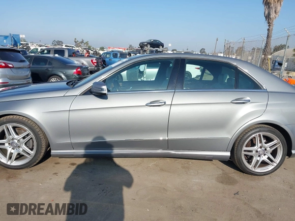 2013 Mercedes-Benz E 350 Luxury z VIN WDDHF5KB0DA745639, wystawiony jako IAAI lot #42407026 z przebiegiem 305 400 mil mil oraz . Historia ofert i sprzedaży dostępna na DreamBid. Obrazek 14.