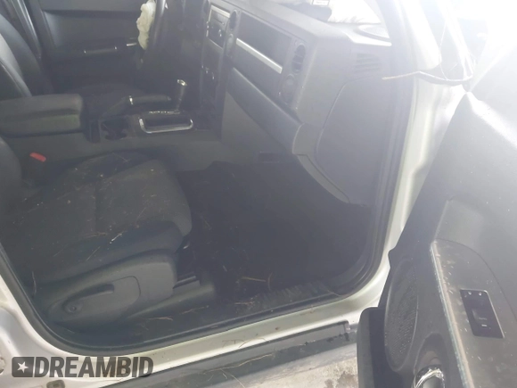 2010 Jeep Commander Sport z VIN 1J4RG4GK0AC105228, wystawiony jako IAAI lot #42558376 z przebiegiem Nie podano mil oraz . Historia ofert i sprzedaży dostępna na DreamBid. Obrazek 5.