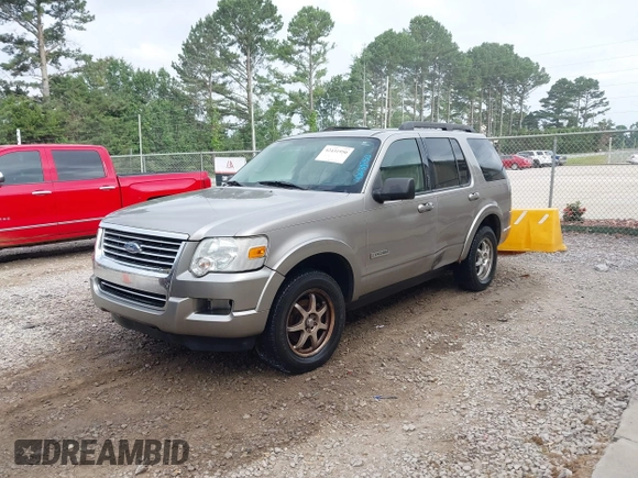 2008 Ford Explorer XLT z VIN 1FMEU73E88UA03948, wystawiony jako IAAI lot #42431950 z przebiegiem 210 050 mil mil oraz . Historia ofert i sprzedaży dostępna na DreamBid. Obrazek 2.