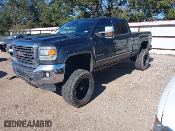 2018 GMC Sierra 2500HD SLT with VIN 1GT12TEY8JF139452, listed as a IAAI auction lot 41253932 with 202,672 mi miles. Bid and sale history available at carsss.com. Image 18.