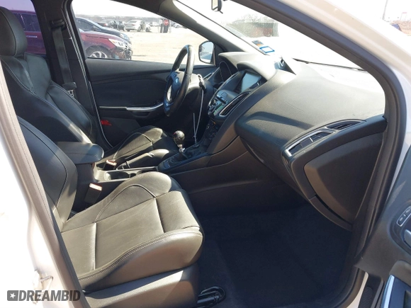 2015 Ford Focus ST with VIN 1FADP3L98FL292289, listed as a IAAI auction lot 41670338 with 100,742 mi miles. Bid and sale history available at carsss.com. Image 5.