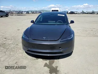 2024 Tesla Model 3 z VIN 5YJ3E1EA9RF820808, wystawiony jako Copart lot #51255605 z przebiegiem 12 216 mil mil oraz Szkody całkowita. Historia ofert i sprzedaży dostępna na DreamBid. Obrazek 10.