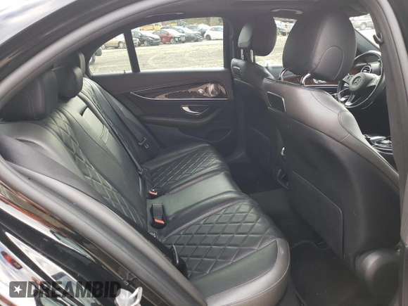 2018 Mercedes-Benz E-Class E 300 with VIN WDDZF4JBXJA371181, listed as a Copart auction lot 68609982 with 28,860 mi miles. Bid and sale history available at carsss.com. Image 10.