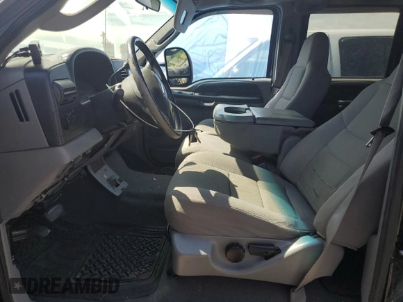 2006 Ford F-250 XL z VIN 1FTSW21P66EA29769, wystawiony jako Copart lot #56728845 z przebiegiem Nie podano mil oraz Szkoda całkowita • Salvage title. Historia ofert i sprzedaży dostępna na DreamBid. Obrazek 7.