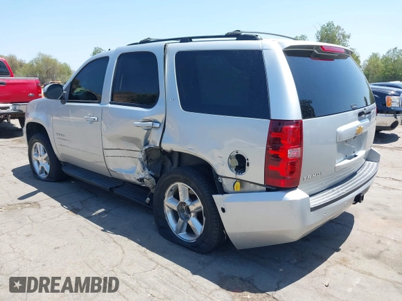 2012 Chevrolet Tahoe LT z VIN 1GNSCBE06CR255554, wystawiony jako IAAI lot #42544690 z przebiegiem 136 070 mil mil oraz . Historia ofert i sprzedaży dostępna na DreamBid. Obrazek 3.