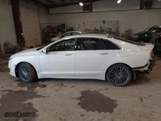 2017 Lincoln MKZ Reserve with VIN 3LN6L5F94HR662322, listed as a IAAI auction lot 41268469 with 113,511 mi miles. Bid and sale history available at carsss.com. Image 14.