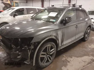 2019 Audi SQ5 Premium Plus z VIN WA1B4AFY1K2097033, wystawiony jako IAAI lot #41433068 z przebiegiem 47 730 mil mil oraz . Historia ofert i sprzedaży dostępna na DreamBid. Obrazek 18.