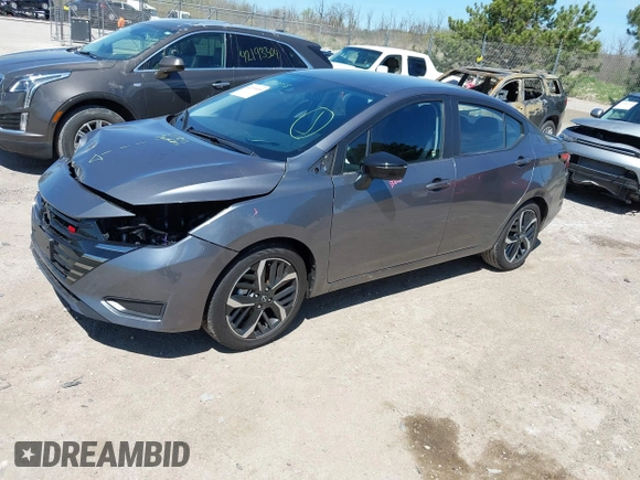 2024 Nissan Versa SR z VIN 3N1CN8FV9RL865083, wystawiony jako IAAI lot #42193458 z przebiegiem 5 774 mil mil oraz . Historia ofert i sprzedaży dostępna na DreamBid. Obrazek 17.