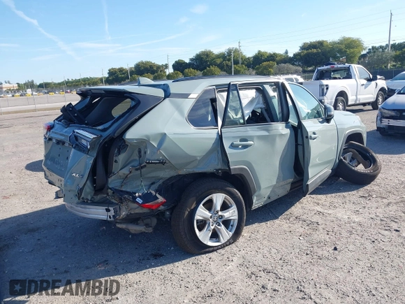 2021 Toyota RAV4 XLE with VIN 2T3W1RFV4MW136969, listed as a IAAI auction lot 41846901 with 89,396 mi miles. Bid and sale history available at carsss.com. Image 4.