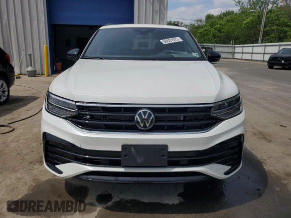 2024 Volkswagen Tiguan SE R-Line Black z VIN 3VV8B7AX7RM117751, wystawiony jako Copart lot #56531675 z przebiegiem 11 964 mil mil oraz Szkoda całkowita • Salvage title. Historia ofert i sprzedaży dostępna na DreamBid. Obrazek 5.