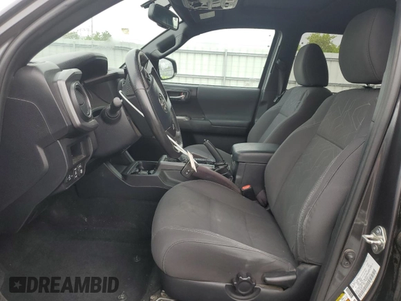 2017 Toyota Tacoma SR5 z VIN 3TMDZ5BN1HM030372, wystawiony jako Copart lot #54547985 z przebiegiem 67 663 mil mil oraz Szkoda całkowita • Salvage title. Historia ofert i sprzedaży dostępna na DreamBid. Obrazek 7.