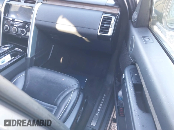 2019 Land Rover Discovery HSE Luxury z VIN SALRT2RV2KA095272, wystawiony jako IAAI lot #41697949 z przebiegiem 44 073 mil mil oraz . Historia ofert i sprzedaży dostępna na DreamBid. Obrazek 5.