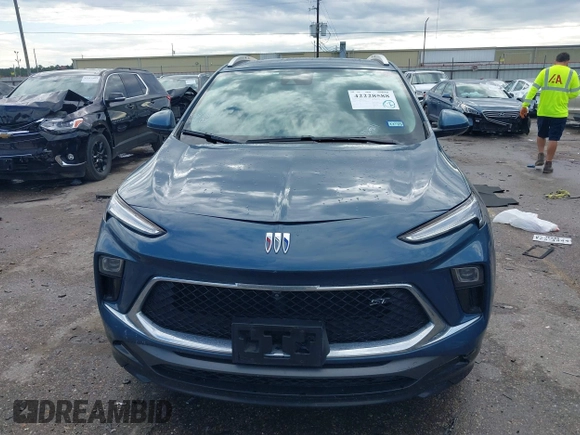 2024 Buick Encore GX Sport Touring z VIN KL4AMDSL3RB007284, wystawiony jako IAAI lot #42228588 z przebiegiem 32 618 mil mil oraz . Historia ofert i sprzedaży dostępna na DreamBid. Obrazek 12.