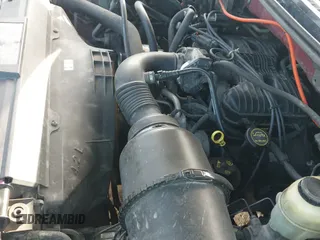 2007 Ford F-150 XL с VIN 1FTRF12227NA41592, выставлен на аукционе IAAI как лот 43190329 с пробегом Не указан миль и . История ставок и продаж доступна на DreamBid. Изображение 12.