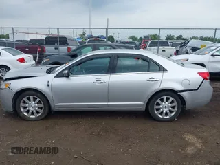 2012 Lincoln MKZ z VIN 3LNHL2GC4CR835010, wystawiony jako IAAI lot #42479902 z przebiegiem 85 133 mil mil oraz . Historia ofert i sprzedaży dostępna na DreamBid. Obrazek 14.