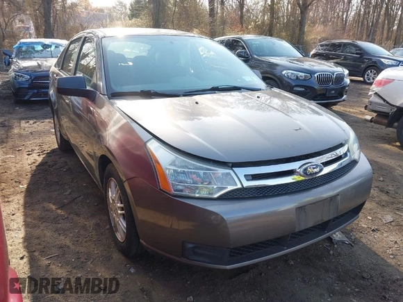 2011 Ford Focus SE with VIN 1FAHP3FN7BW172552, listed as a IAAI auction lot 41931964 with 33,553 mi miles. Bid and sale history available at carsss.com. Image 1.