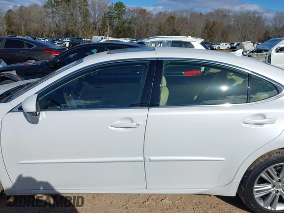 2014 Lexus ES with VIN JTHBK1GG2E2116094, listed as a IAAI auction lot 41728294 with 92,036 mi miles and . Bid and sale history available at carsss.com. Image 14.