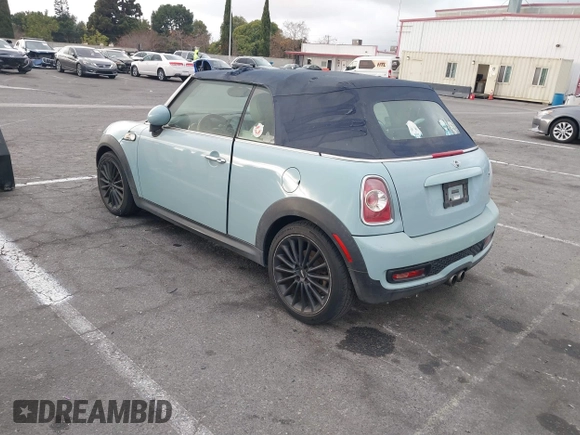 2013 MINI Convertible S с VIN WMWZP3C57DT551118, выставлен на аукционе IAAI как лот 41086617 с пробегом 108 049 миль миль и . История ставок и продаж доступна на DreamBid. Изображение 3.