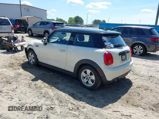 2016 MINI Hardtop z VIN WMWXP5C51G3B77048, wystawiony jako IAAI lot #42205734 z przebiegiem 89 954 mil mil oraz . Historia ofert i sprzedaży dostępna na DreamBid. Obrazek 3.