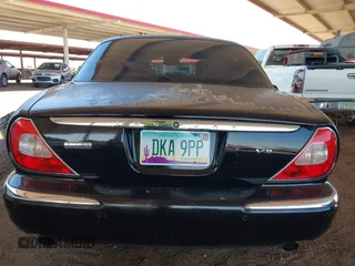 2005 Jaguar XJ Vanden Plas z VIN SAJWA82C05SG47589, wystawiony jako IAAI lot #42409697 z przebiegiem 222 598 mil mil oraz . Historia ofert i sprzedaży dostępna na DreamBid. Obrazek 16.