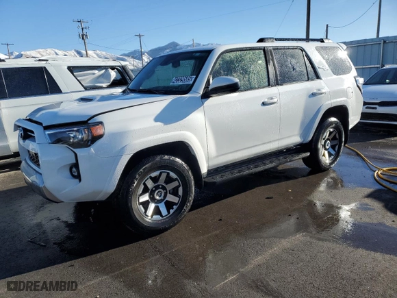 2022 Toyota 4Runner TRD Off Road with VIN JTEPU5JR8N6030540, listed as a Copart auction lot 42329585 with 72,760 mi miles and Clean Title. Bid and sale history available at carsss.com. Image 1.
