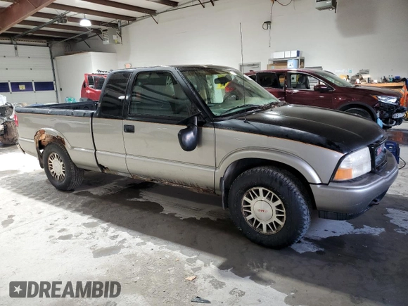 1998 GMC Sonoma SLS with VIN 1GTCT19XXW8508898, listed as a Copart auction lot 87130834 with 206,151 mi miles and Clean Title. Bid and sale history available at carsss.com. Image 4.