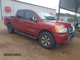 2013 Nissan Titan SV z VIN 1N6AA0EK1DN306867, wystawiony jako IAAI lot #42384141 z przebiegiem 121 760 mil mil oraz . Historia ofert i sprzedaży dostępna na DreamBid. Obrazek 1.
