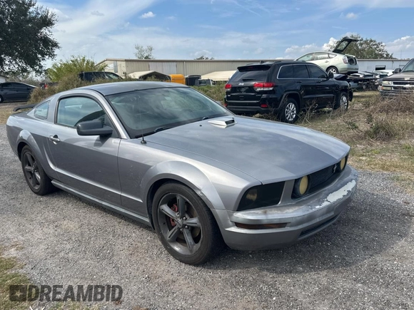 2007 Ford Mustang Deluxe with VIN 1ZVFT80N975342231, listed as a Copart auction lot 44405705 with 175,676 mi miles and Clean Title. Bid and sale history available at carsss.com. Image 1.