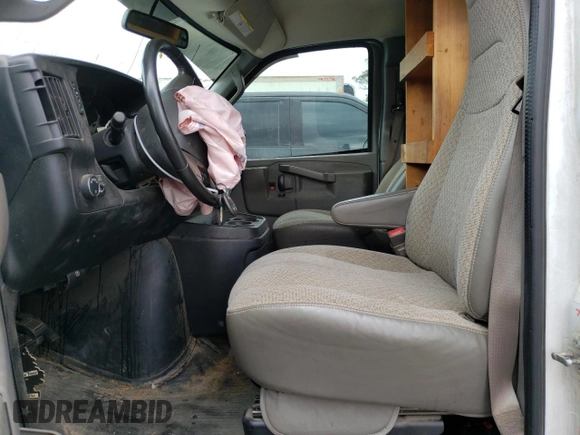 2017 Chevrolet Express Commercial z VIN 1HA3GRCG1HN008561, wystawiony jako Copart lot #72548193 z przebiegiem 123 026 mil mil oraz Szkoda całkowita • Salvage title. Historia ofert i sprzedaży dostępna na DreamBid. Obrazek 7.