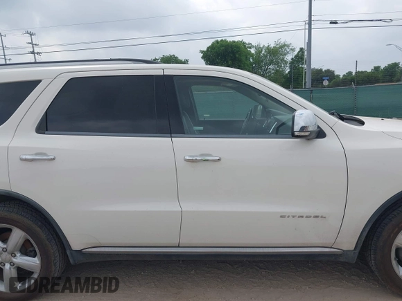 2011 Dodge Durango Citadel z VIN 1D4SD5GTXBC663963, wystawiony jako IAAI lot #42163491 z przebiegiem 188 277 mil mil oraz . Historia ofert i sprzedaży dostępna na DreamBid. Obrazek 13.