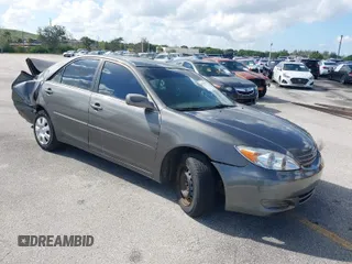 2004 Toyota Camry LE with VIN 4T1BE32K64U904794, listed as a IAAI auction lot 41537538 with 137,184 mi miles. Bid and sale history available at carsss.com. Image 1.