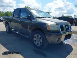2004 Nissan Titan LE with VIN 1N6AA07B04N525607, listed as a IAAI auction lot 42180184 with 267,589 mi miles. Bid and sale history available at carsss.com. Image 1.