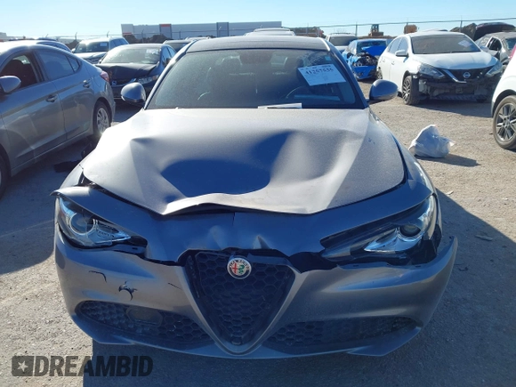 2018 Alfa Romeo Giulia with VIN ZARFAEBN0J7575095, listed as a IAAI auction lot 41257535 with 1 mi miles. Bid and sale history available at carsss.com. Image 12.