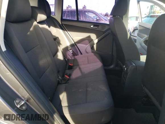 2012 Volkswagen Tiguan S with VIN WVGAV7AX7CW002660, listed as a Copart auction lot 86016034 with 185,938 mi miles and Salvage title. Bid and sale history available at DreamBid. Image 10.
