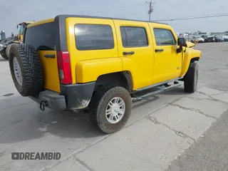 2006 Hummer H3 with VIN 5GTDN136368324362, listed as a IAAI auction lot 41582001 with 111,146 mi miles. Bid and sale history available at carsss.com. Image 4.