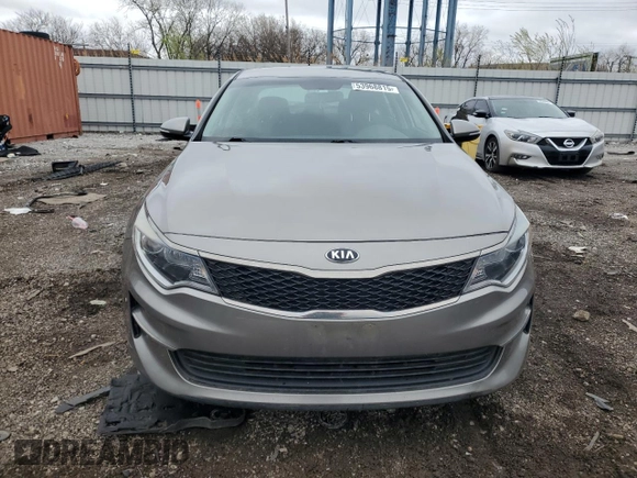 2016 Kia Optima LX z VIN 5XXGT4L3XGG104667, wystawiony jako Copart lot #53968815 z przebiegiem 82 417 mil mil oraz Szkoda całkowita • Salvage title. Historia ofert i sprzedaży dostępna na DreamBid. Obrazek 5.