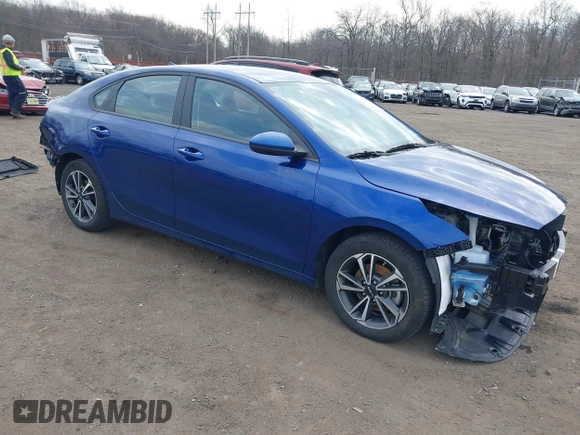 2023 Kia Forte LXS z VIN 3KPF24AD1PE602579, wystawiony jako IAAI lot #41760080 z przebiegiem 28 424 mil mil oraz . Historia ofert i sprzedaży dostępna na DreamBid. Obrazek 1.